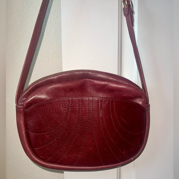 Vintage Genuine Leather Adjustable Cross Body or Shoulder Purse in Burgundy Red - Picture 2 of 7